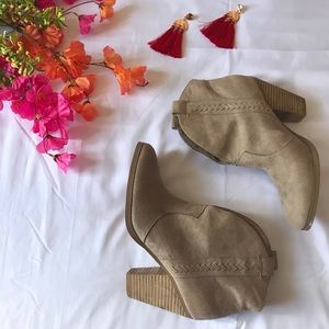 Report cowboy ankle boots